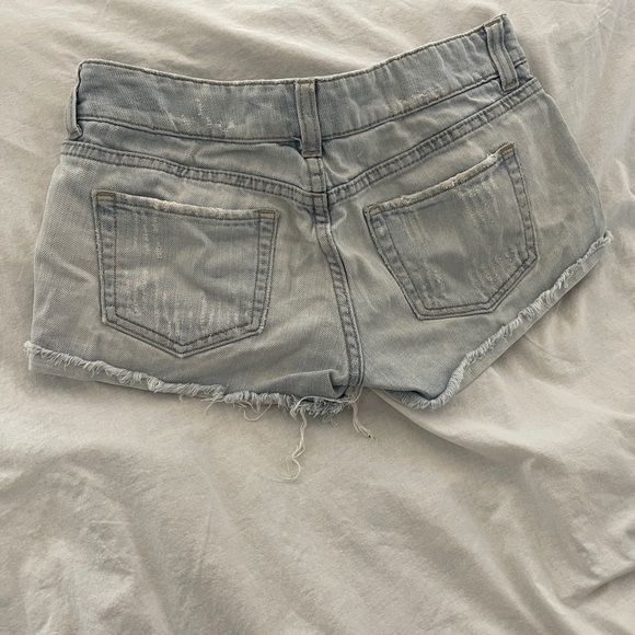 Distressed short shorts - Picture 2 of 3